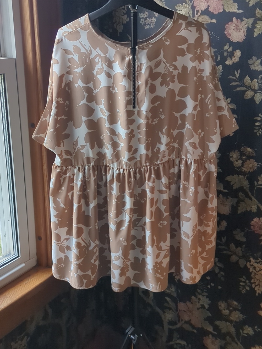 Bombom Floral Peplum Tunic Top in Beige and White Large - Picture 5 of 7
